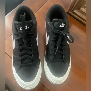 Nike Women's court legacy lift platform sneaker